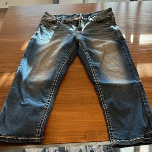 Daytrip by Buckle capri jean